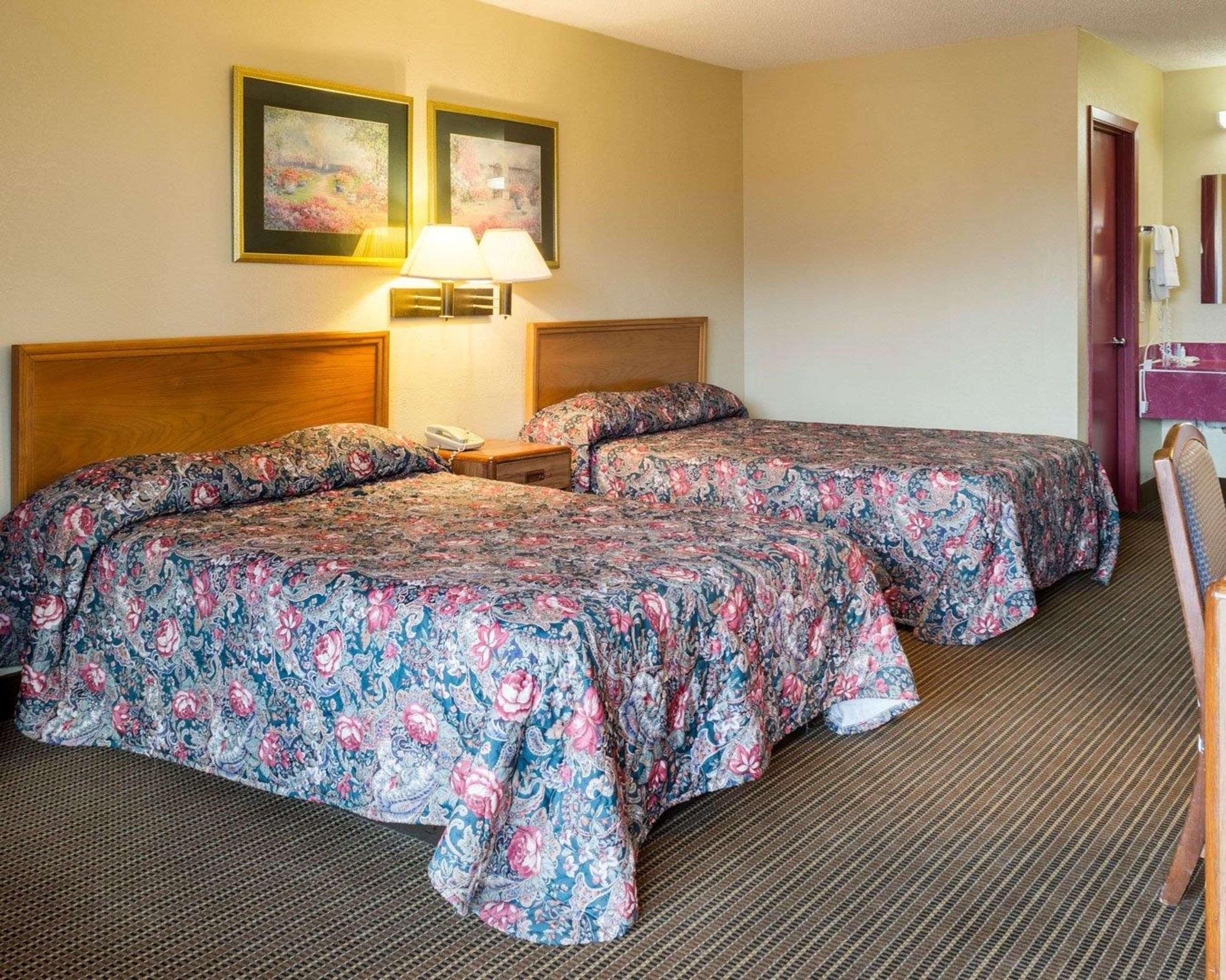 Rodeway Inn Greenwood Exterior photo