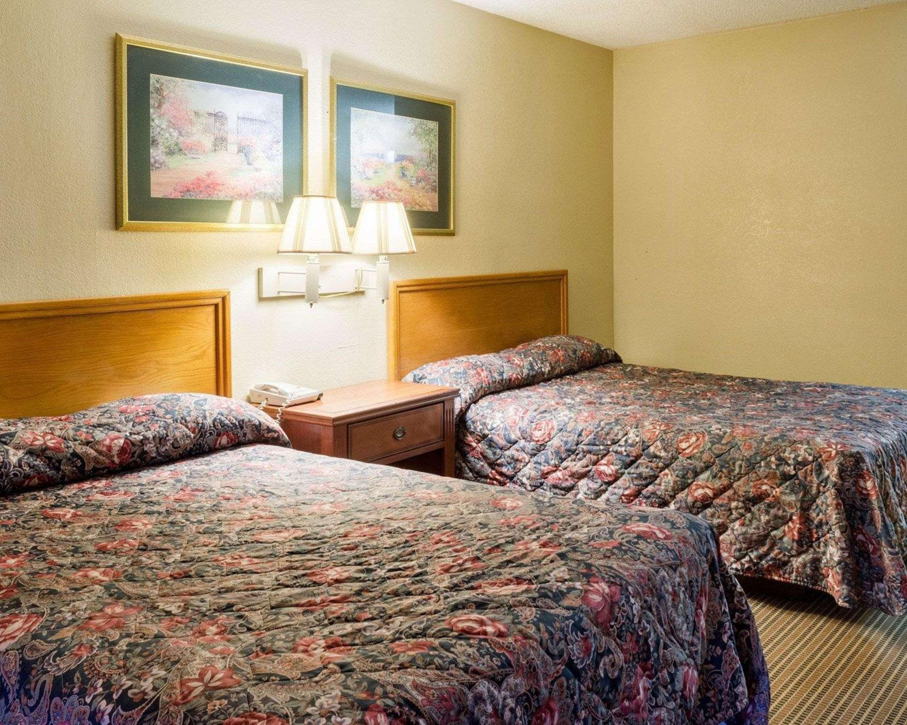 Rodeway Inn Greenwood Exterior photo