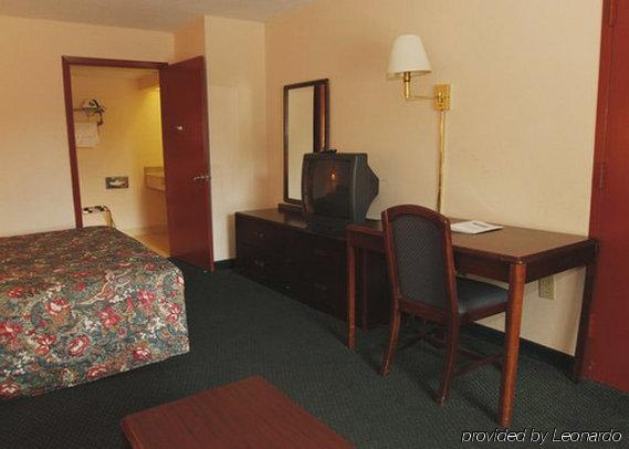 Rodeway Inn Greenwood Room photo